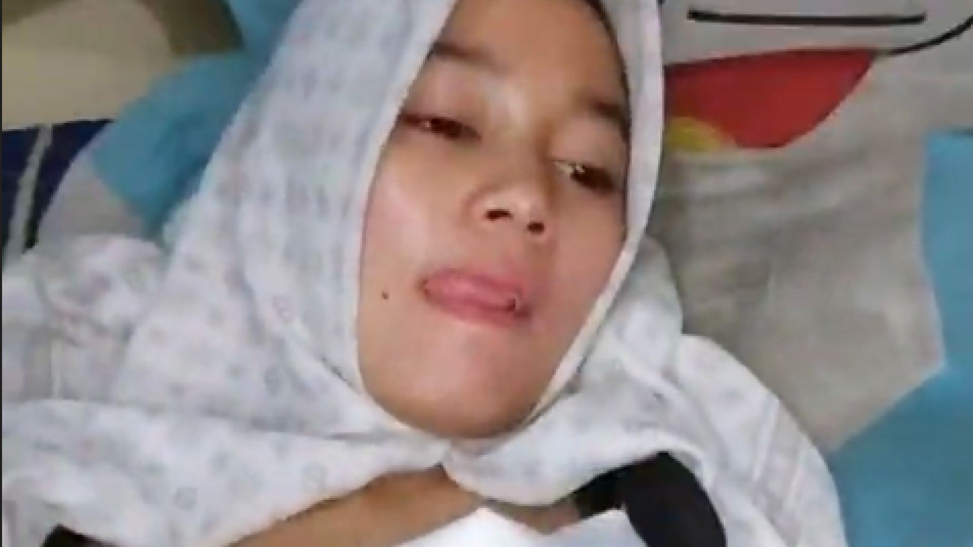 ⁣ABG Bocil CANTIK menikmati banget genjotan kontol