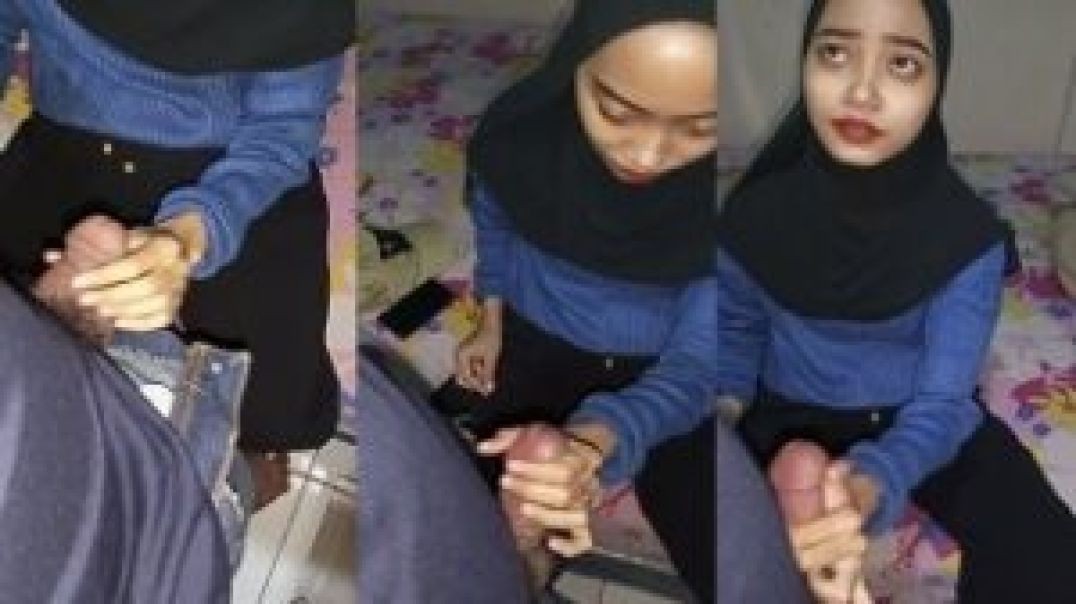 ⁣Kakak yang Baik Bantu Kocokin Kontol